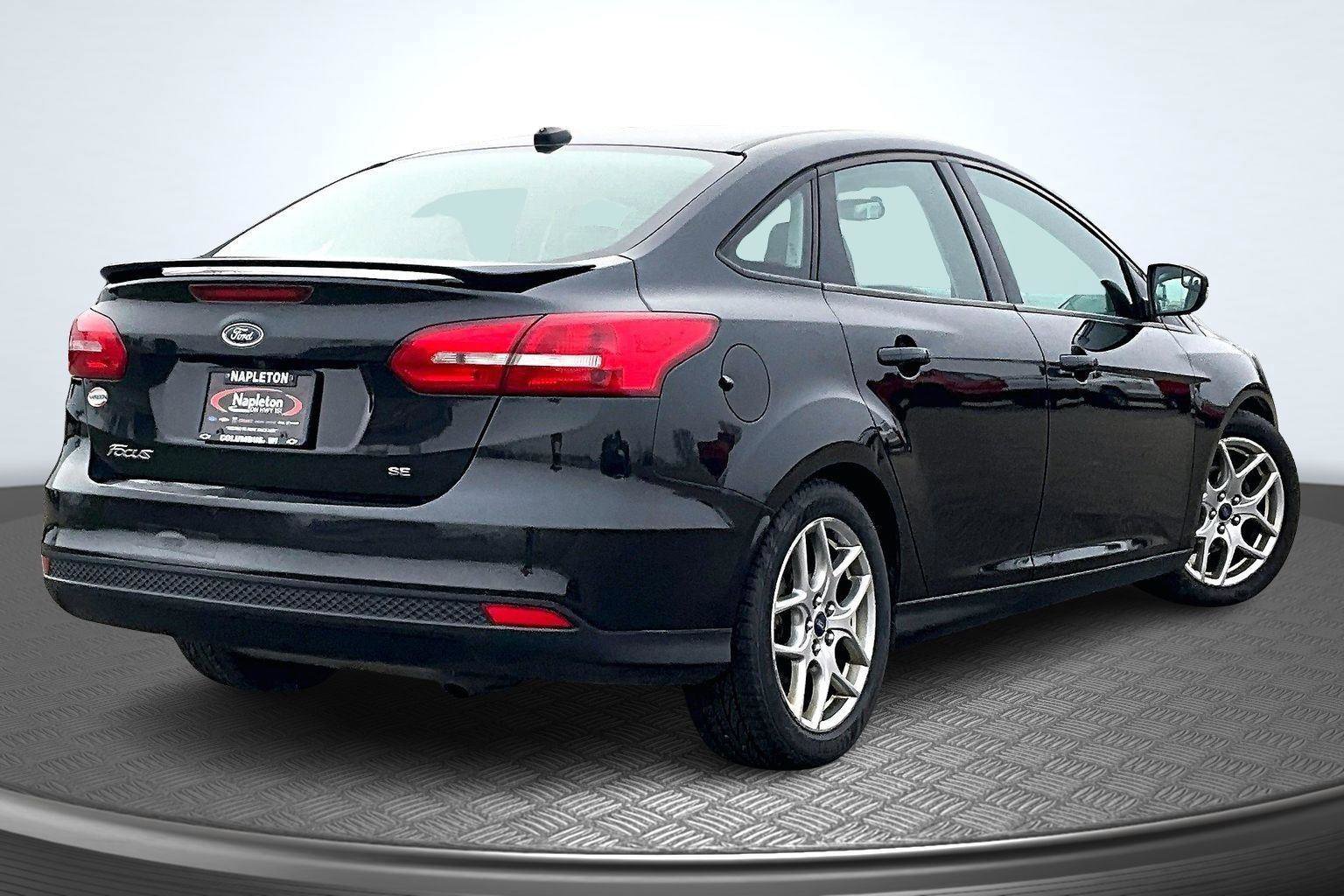 Used 2015 Ford Focus SE w/ Equipment Group 201A image 2