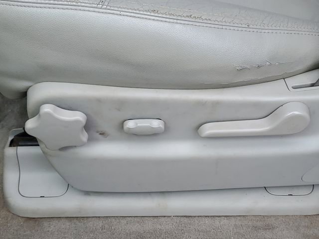 Used 2013 Chevrolet Avalanche LT image 33