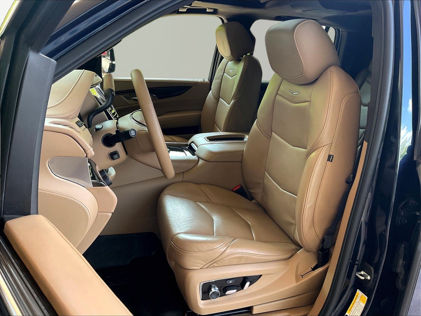Used 2020 Cadillac Escalade Platinum AWD/4WD image 21
