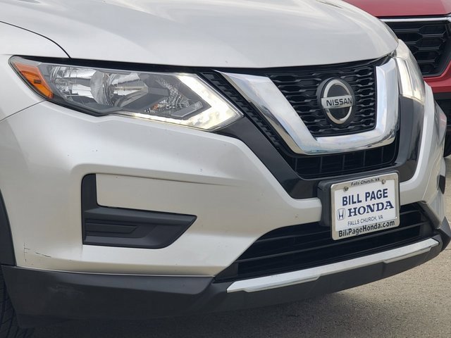 Used 2020 Nissan Rogue SV image 2