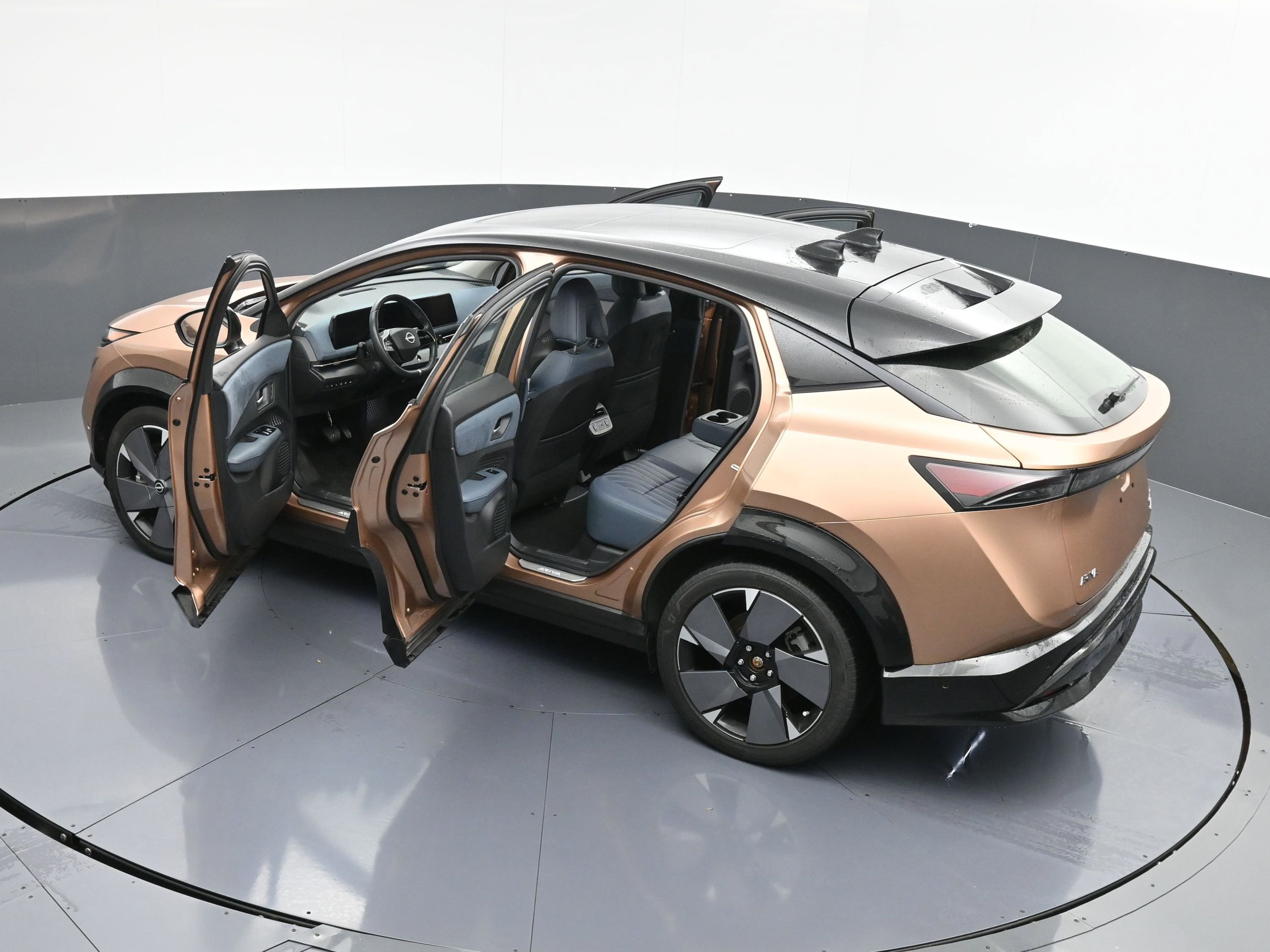 Used 2023 Nissan Ariya image 40