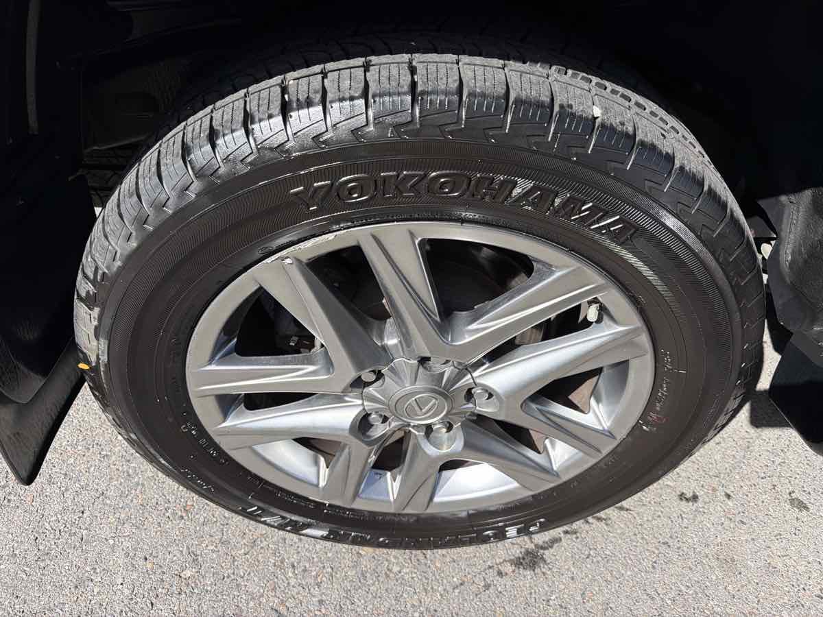 Used 2013 Lexus LX 570 4WD w/ Luxury Pkg image 21