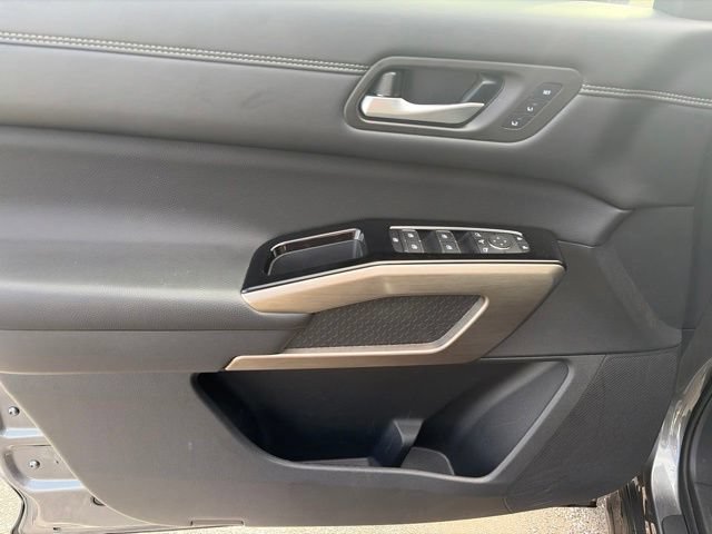 Used 2024 Nissan Pathfinder Platinum AWD/4WD image 29