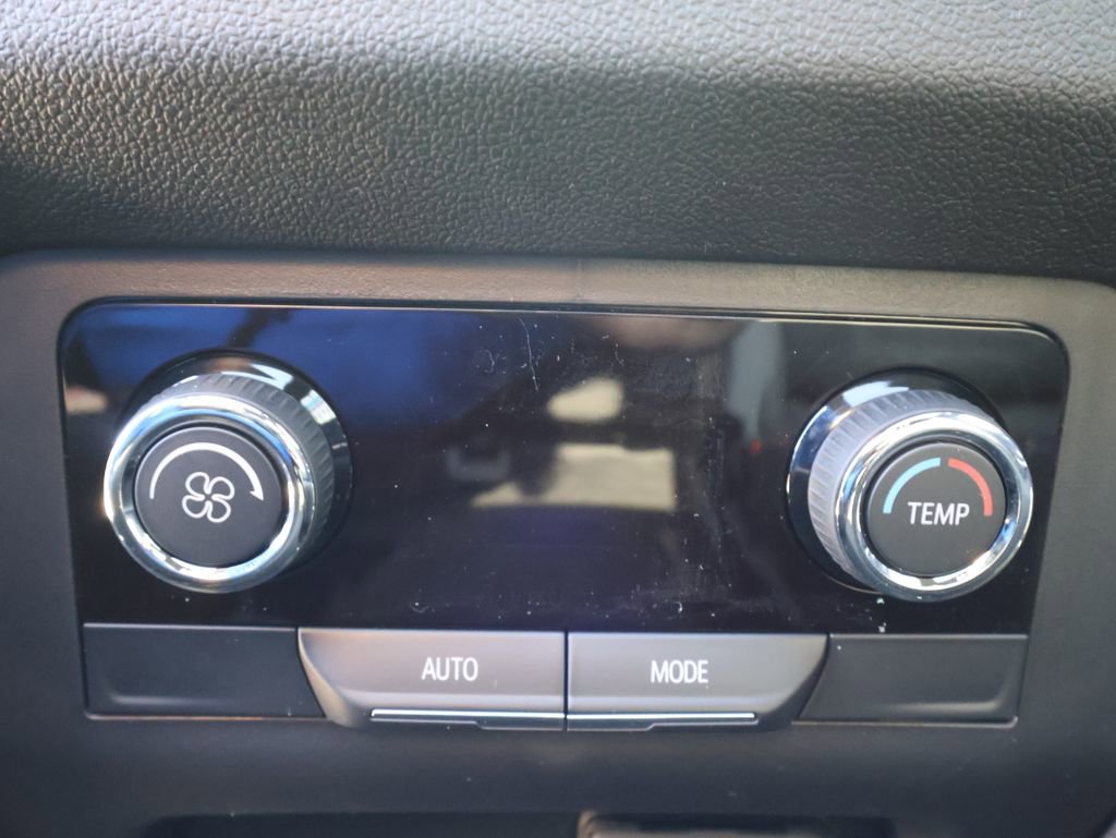 New 2026 Chevrolet Traverse LT w/ Sun and Wheel Package FWD image 27