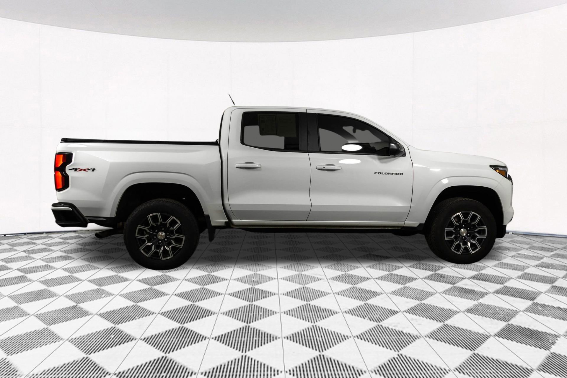 Used 2023 Chevrolet Colorado LT w/ LT Convenience Package III AWD/4WD image 23