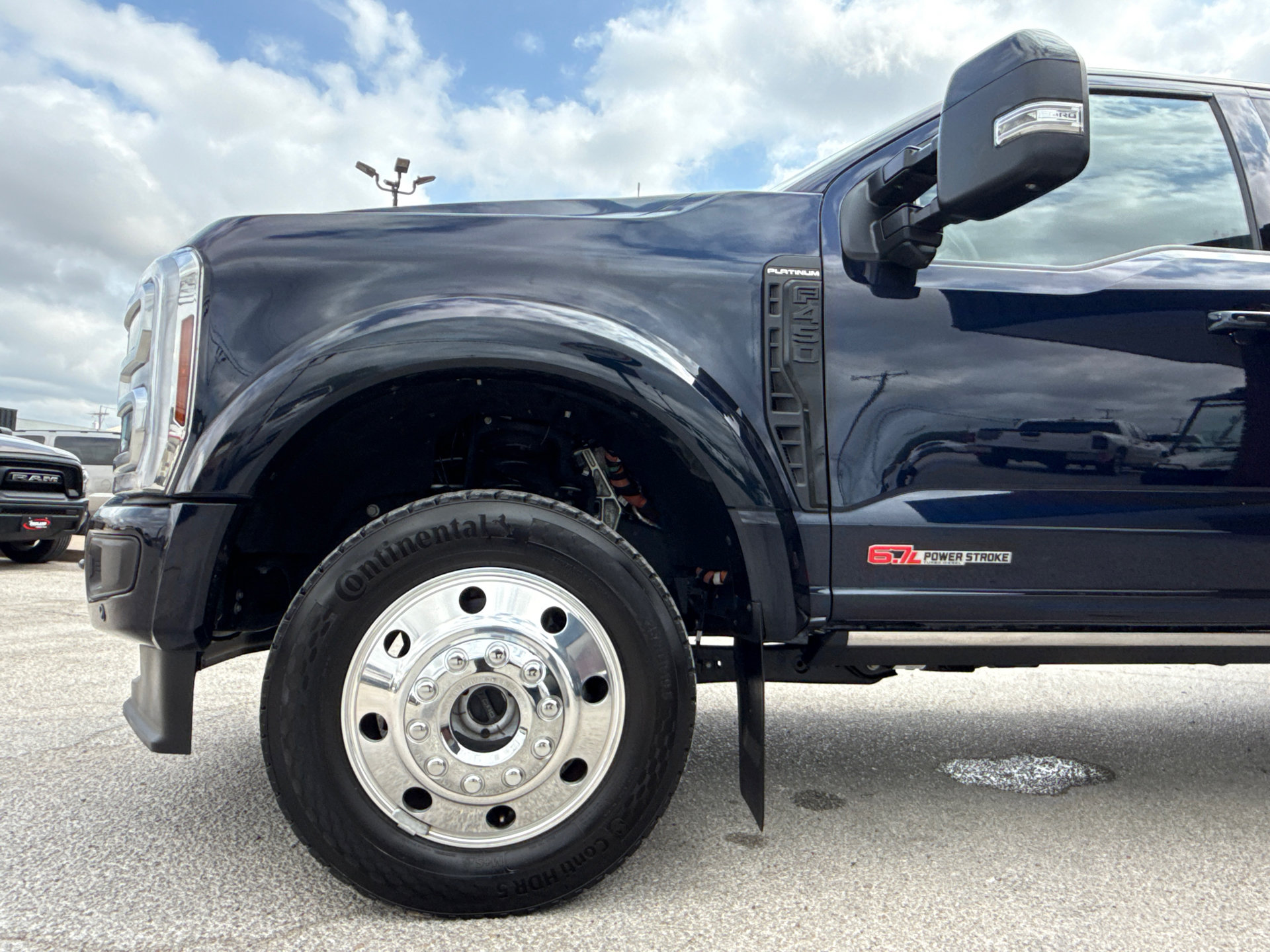 Used 2025 Ford F450 Platinum w/ FX4 Off-Road Package AWD/4WD image 5