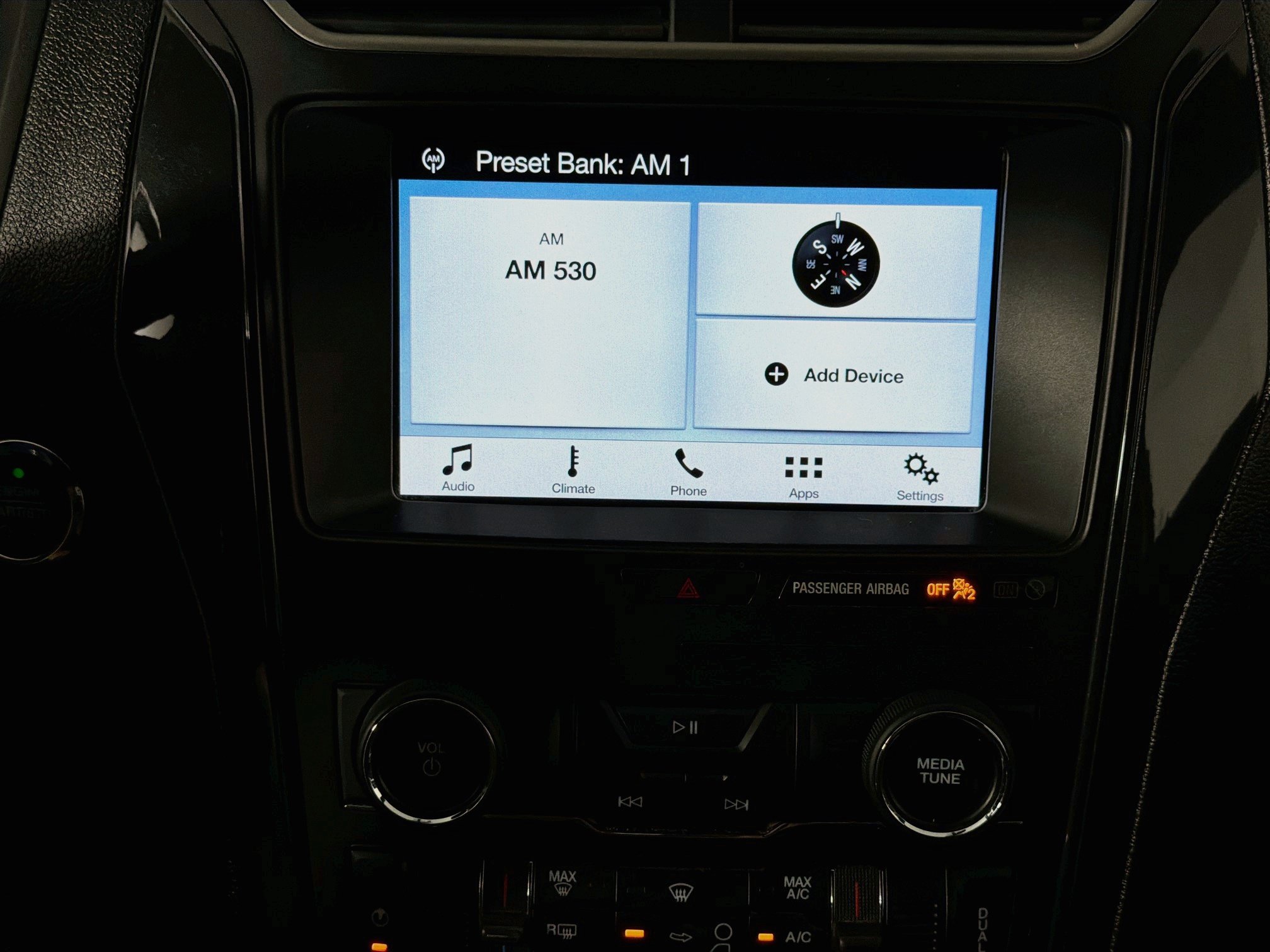 Used 2018 Ford Explorer XLT w/ Equipment Group 201A AWD/4WD image 19