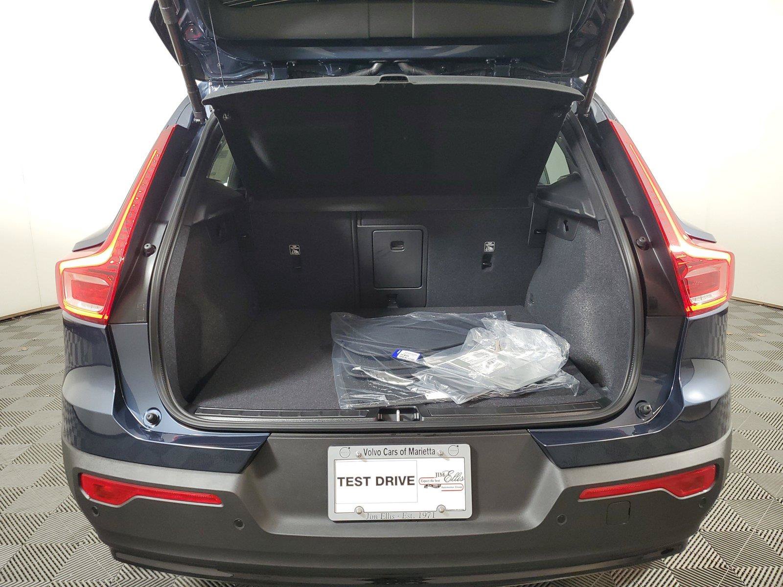 Certified 2026 Volvo XC40 B5 Core AWD/4WD image 9