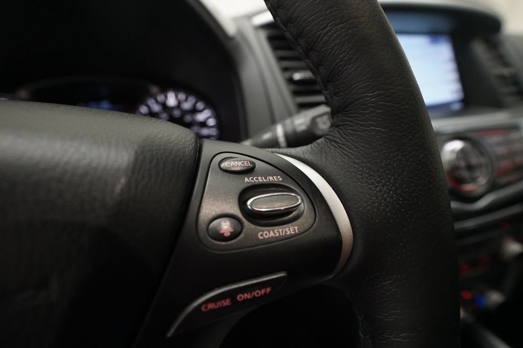 Used 2020 Nissan Pathfinder SL AWD/4WD image 19