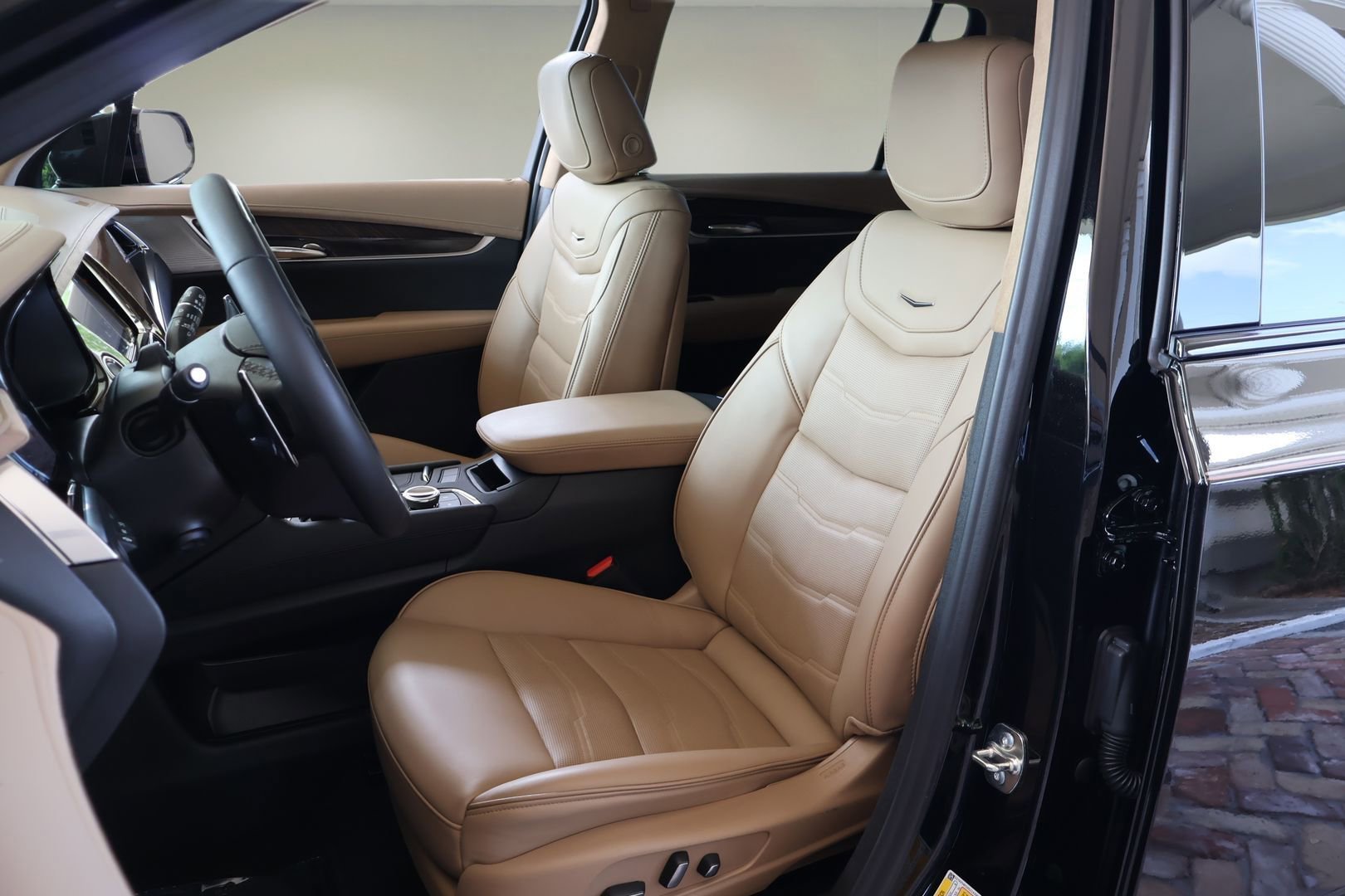 Used 2025 Cadillac XT6 Sport w/ Platinum Package AWD/4WD image 12