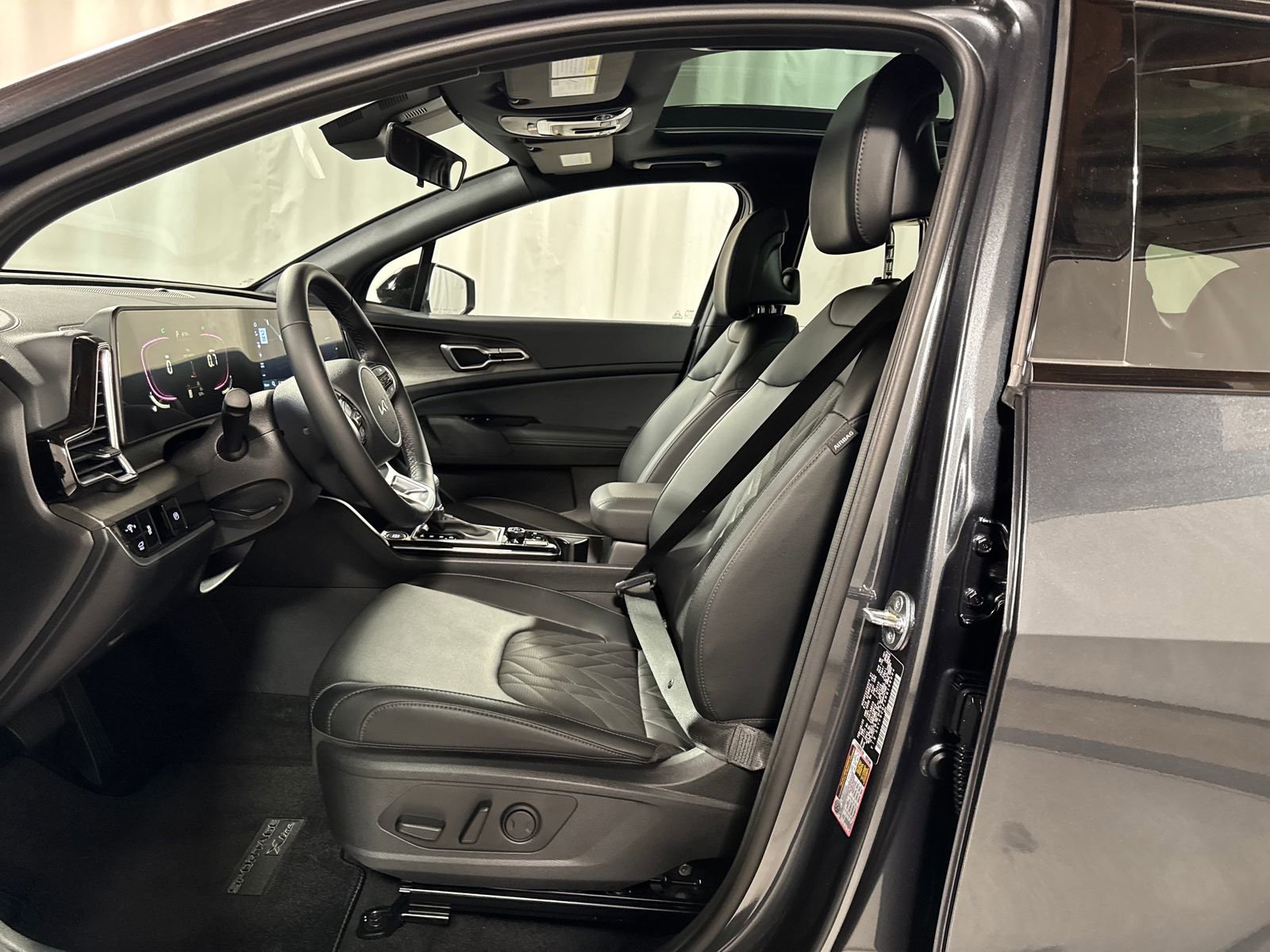 Used 2024 Kia Sportage X-Line w/ X-Line Premium Package AWD/4WD image 3