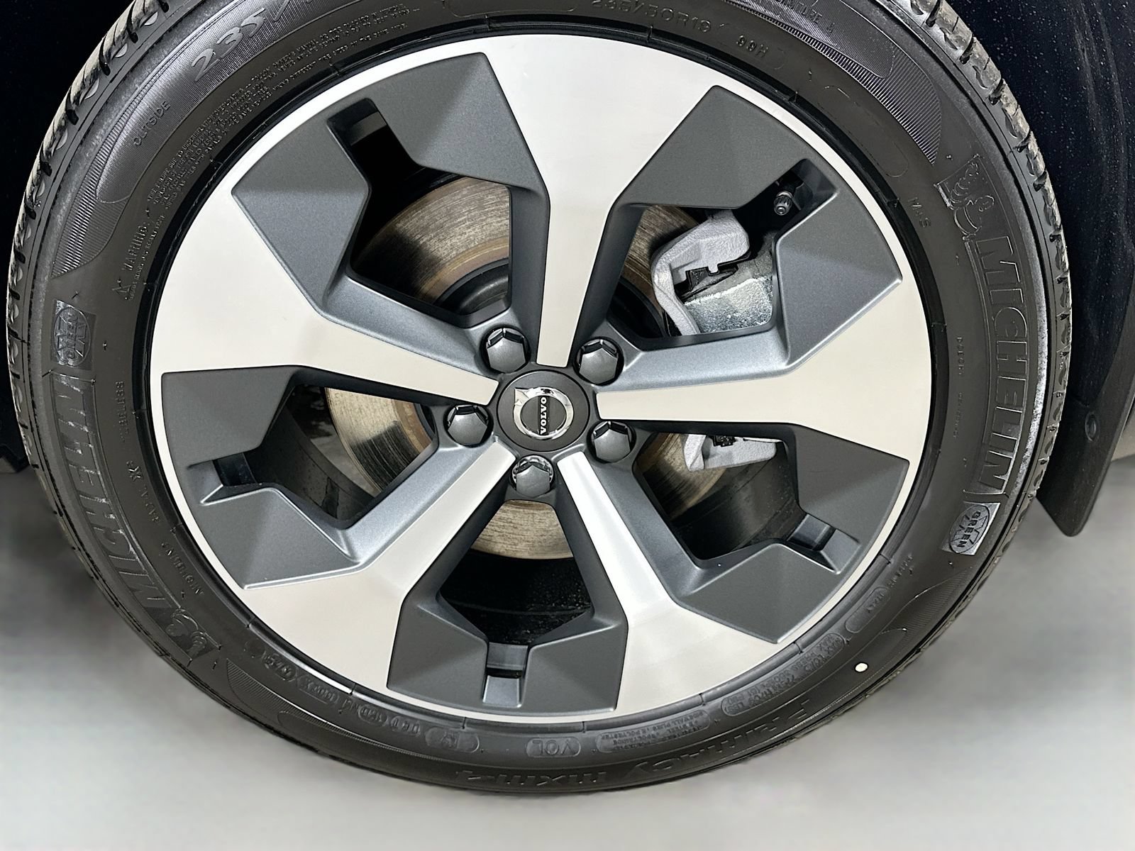 New 2026 Volvo XC40 B5 Plus w/ Protection Package Premier AWD/4WD image 10