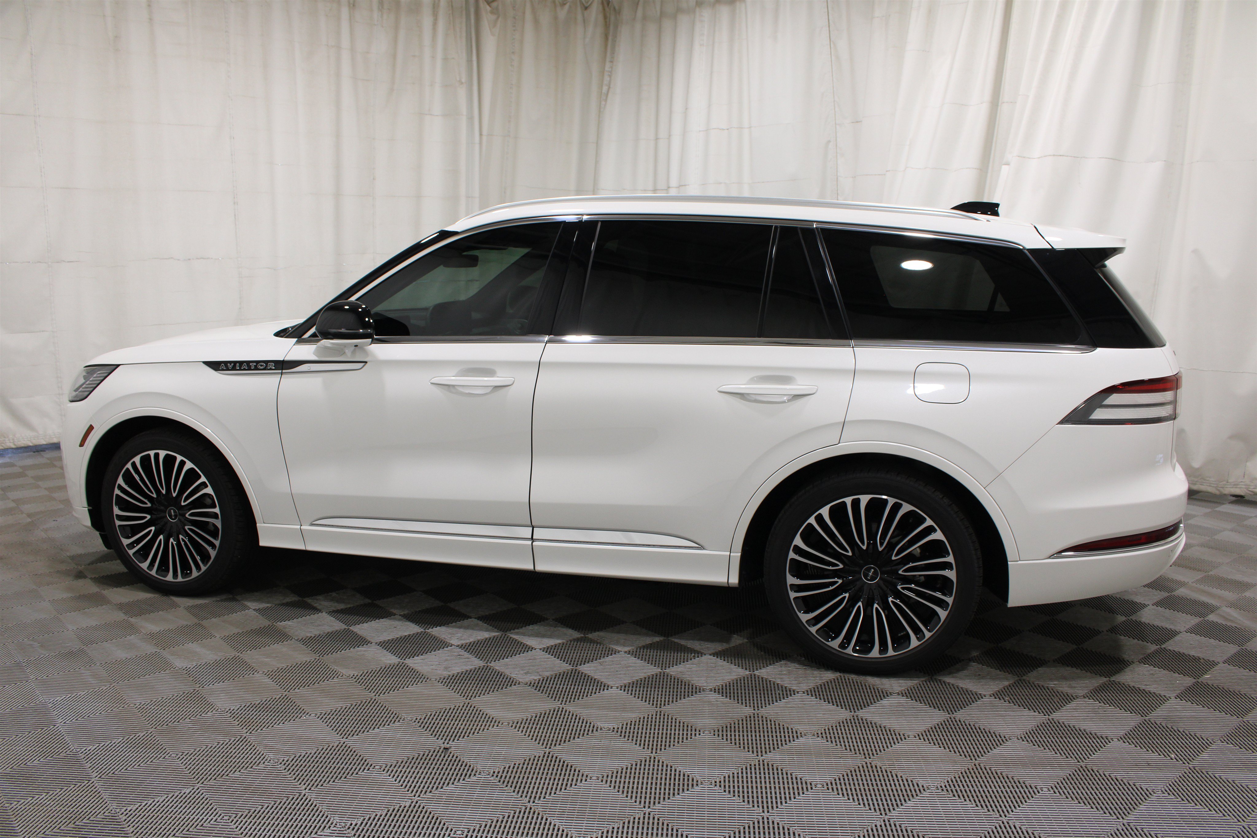 Used 2025 Lincoln Aviator Black Label AWD/4WD image 39