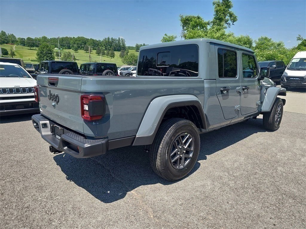 New 2025 Jeep Gladiator Sport image 4