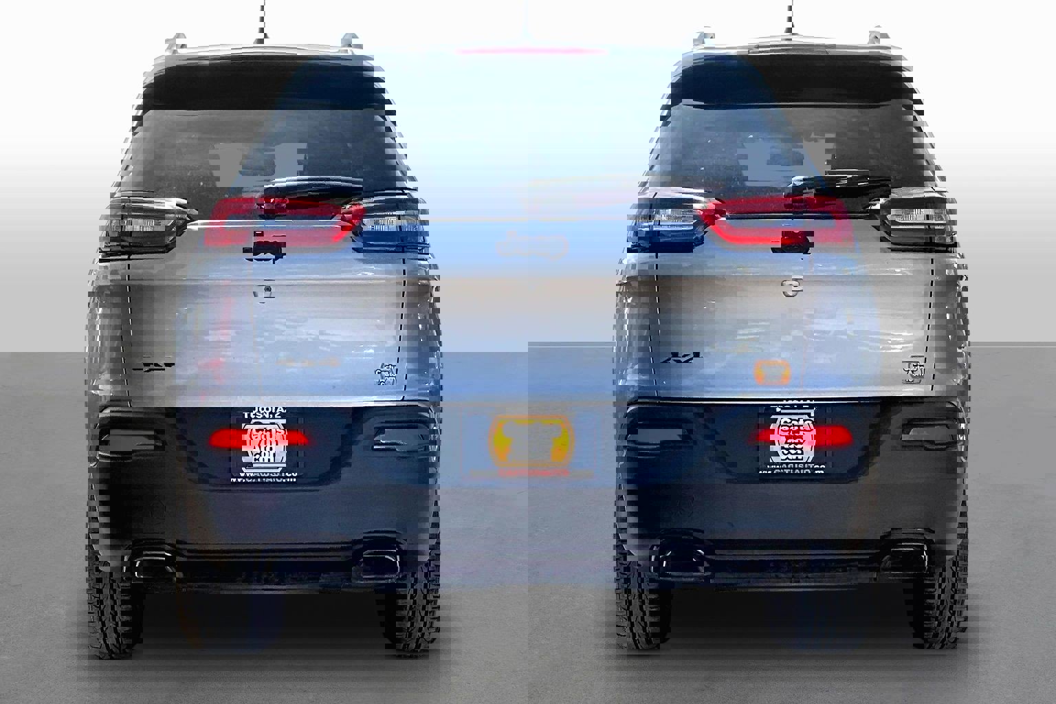 Used 2018 Jeep Cherokee Latitude w/ Altitude Package image 4