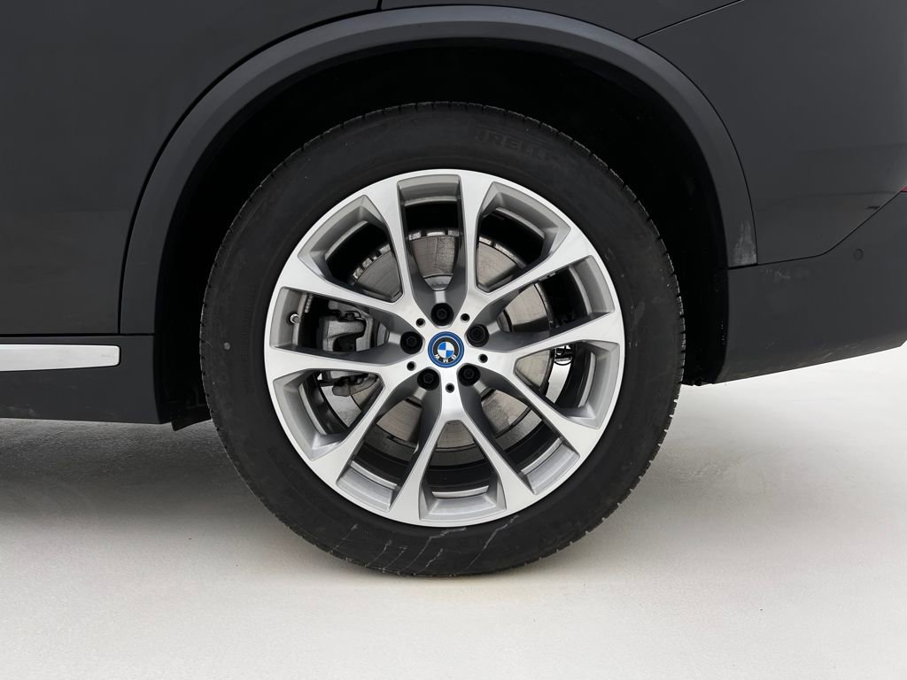 Certified 2025 BMW X5 xDrive50e w/ Premium Package image 29
