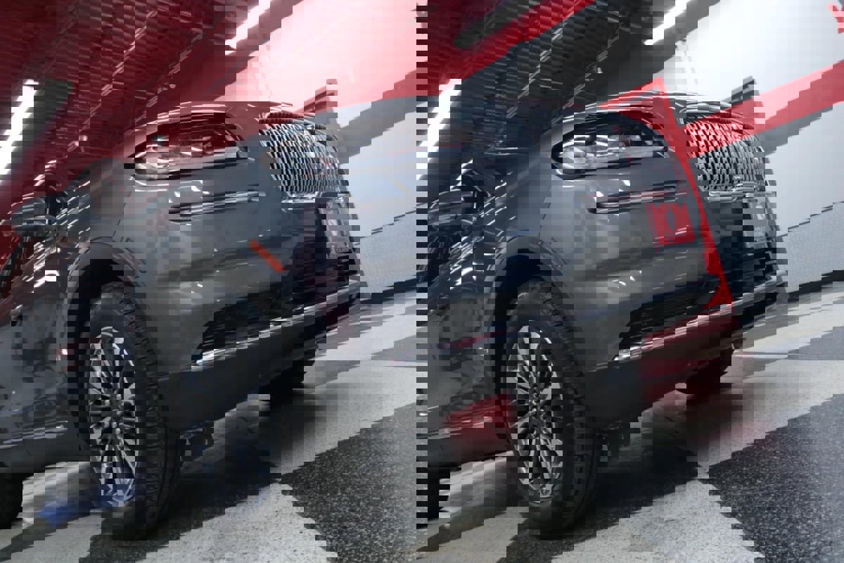 Used 2021 Lincoln Nautilus FWD w/ Equipment Group 101A image 32