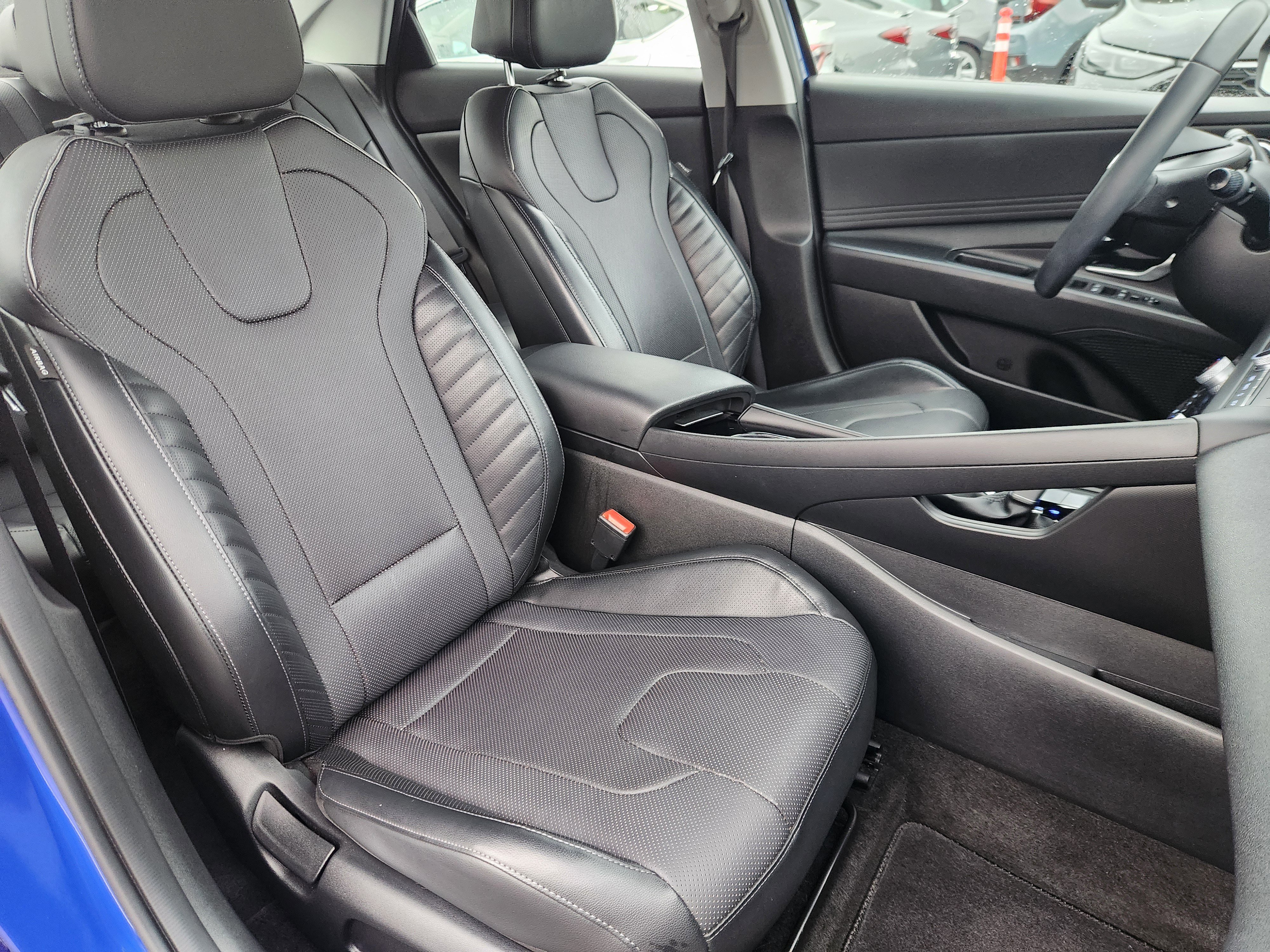 Certified 2023 Hyundai Elantra Limited w/ Preferred Accessory Package image 15