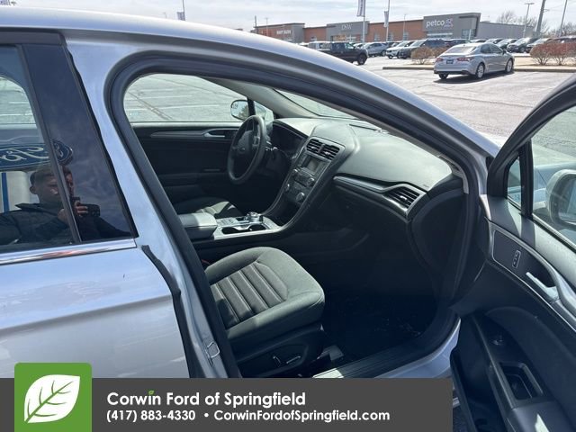 Used 2017 Ford Fusion SE image 5