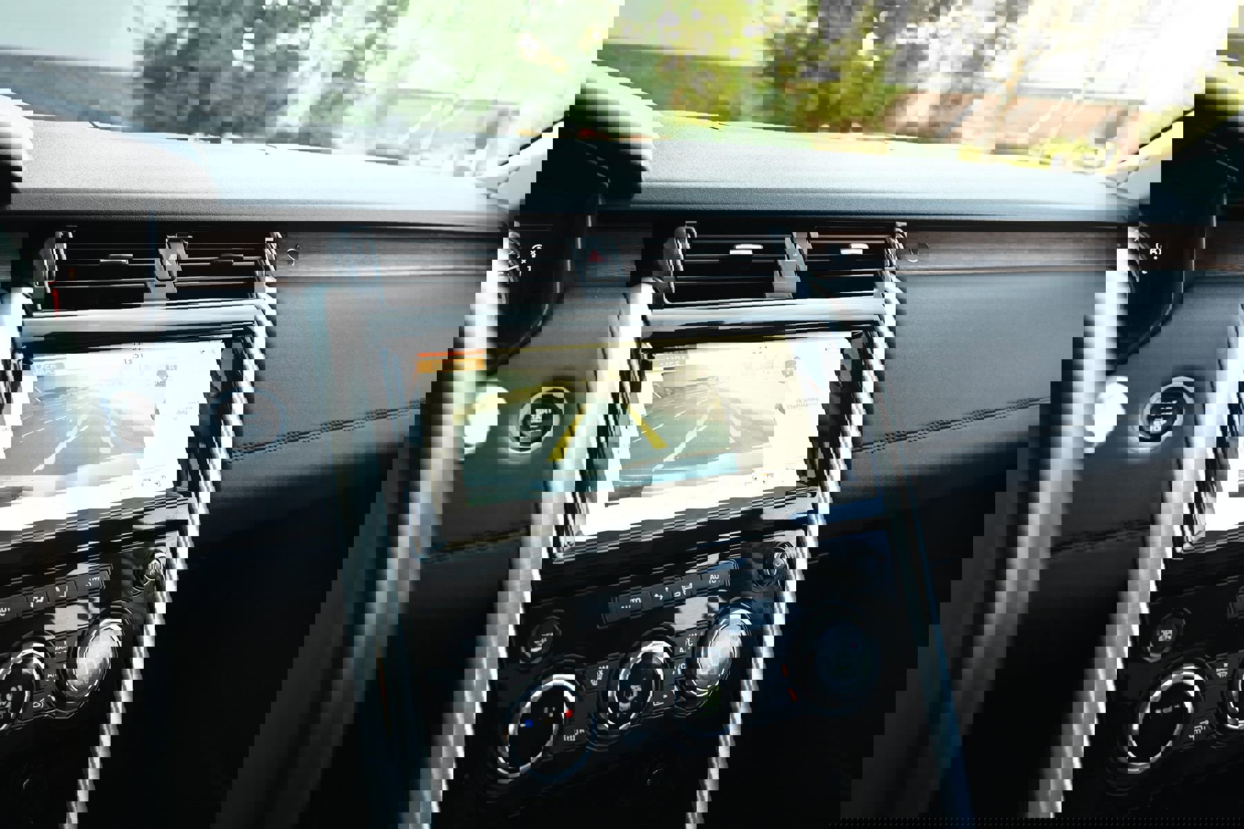 Used 2020 Land Rover Discovery HSE AWD/4WD image 32