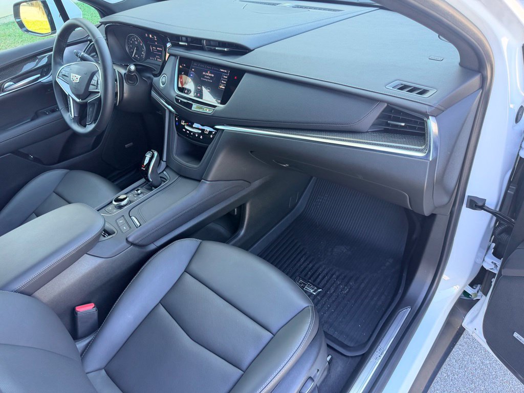 New 2026 Cadillac XT5 Sportv w/ LPO, Floor Liner Package AWD/4WD image 40