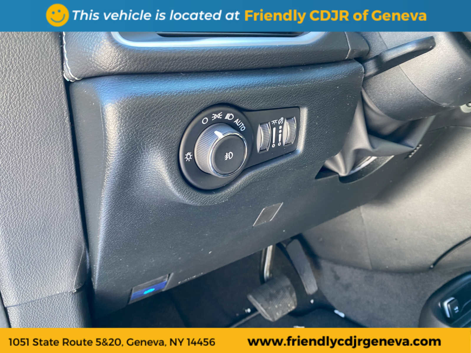 New 2026 Chrysler Pacifica Select image 24