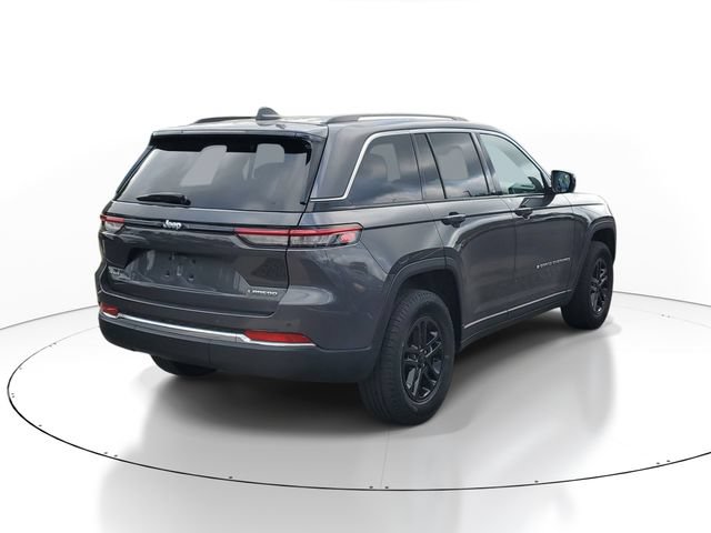 Used 2022 Jeep Grand Cherokee Laredo w/ Luxury Tech Group I AWD/4WD image 3