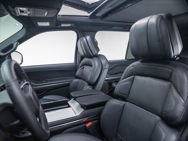 New 2026 Lincoln Navigator Reserve w/ Jet Appearance Package AWD/4WD image 15
