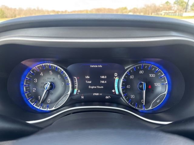 Used 2025 Chrysler Pacifica Select image 12