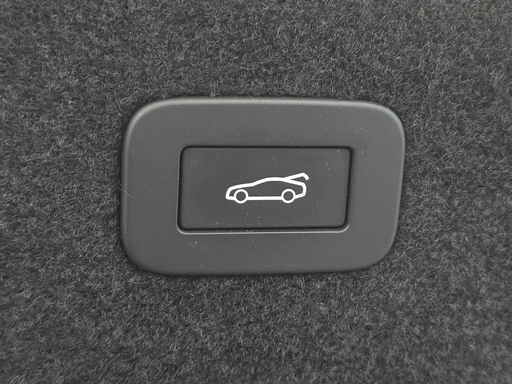 Used 2023 Jaguar XF R-Dynamic SE AWD/4WD image 29