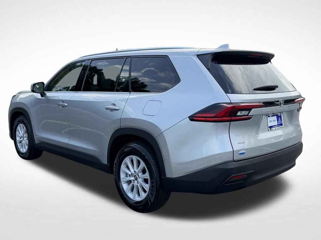 Used 2025 Toyota Grand Highlander AWD image 4