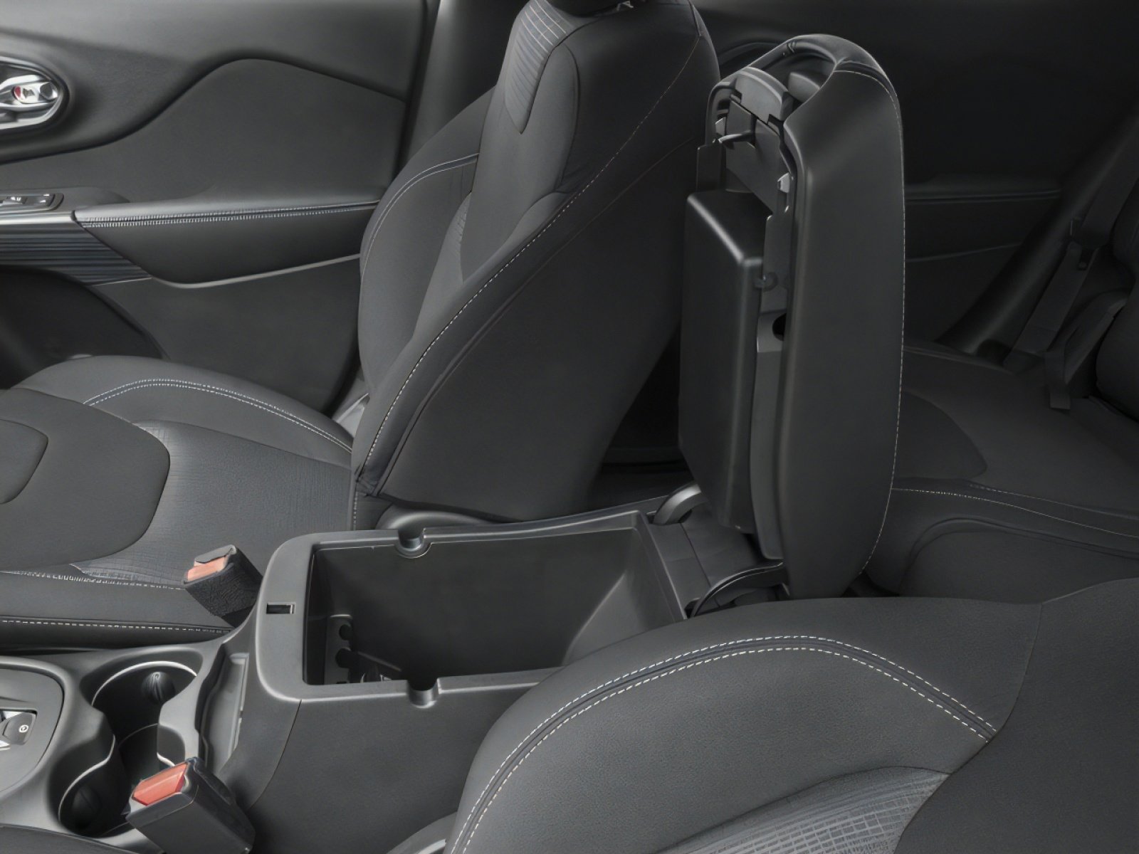 Used 2018 Jeep Cherokee Latitude Plus FWD image 18