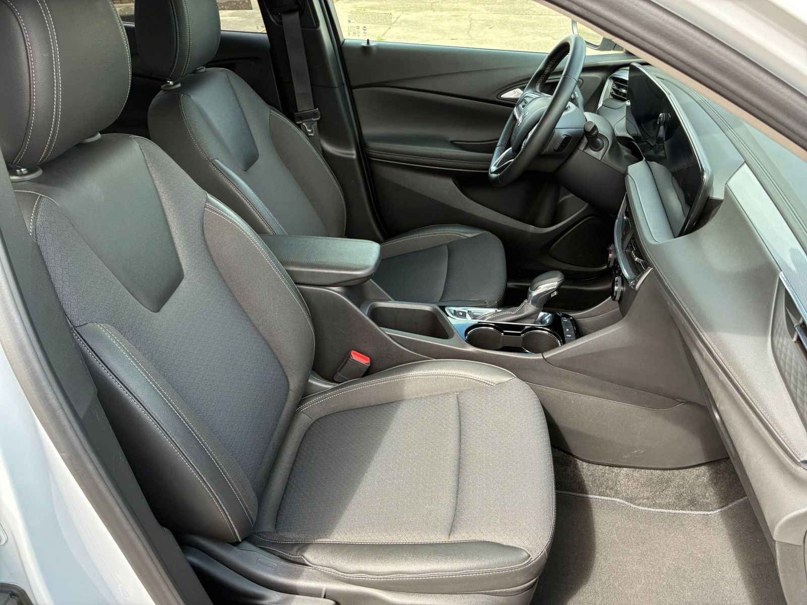 Used 2025 Buick Encore GX Preferred image 29