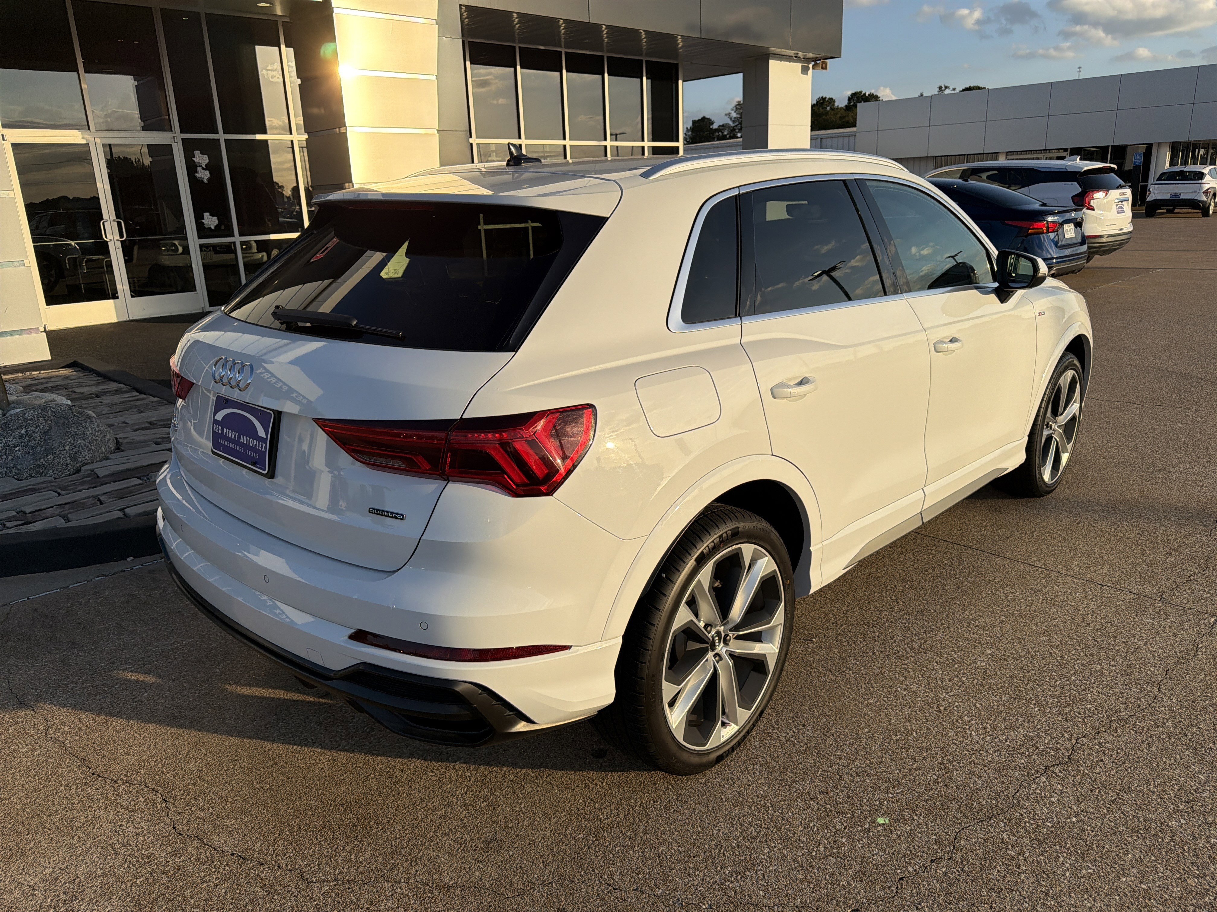 Used 2021 Audi Q3 2.0T Premium Plus w/ Premium Plus Package image 3
