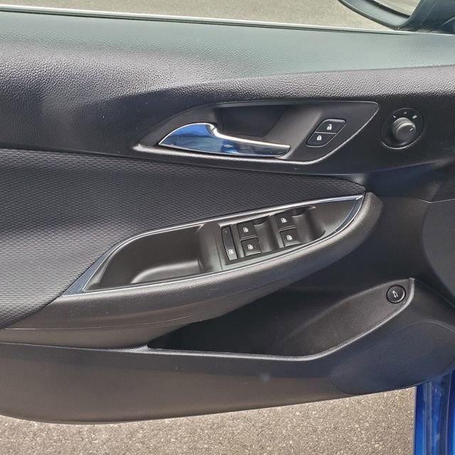 Used 2016 Chevrolet Cruze LT w/ Convenience Package FWD image 12