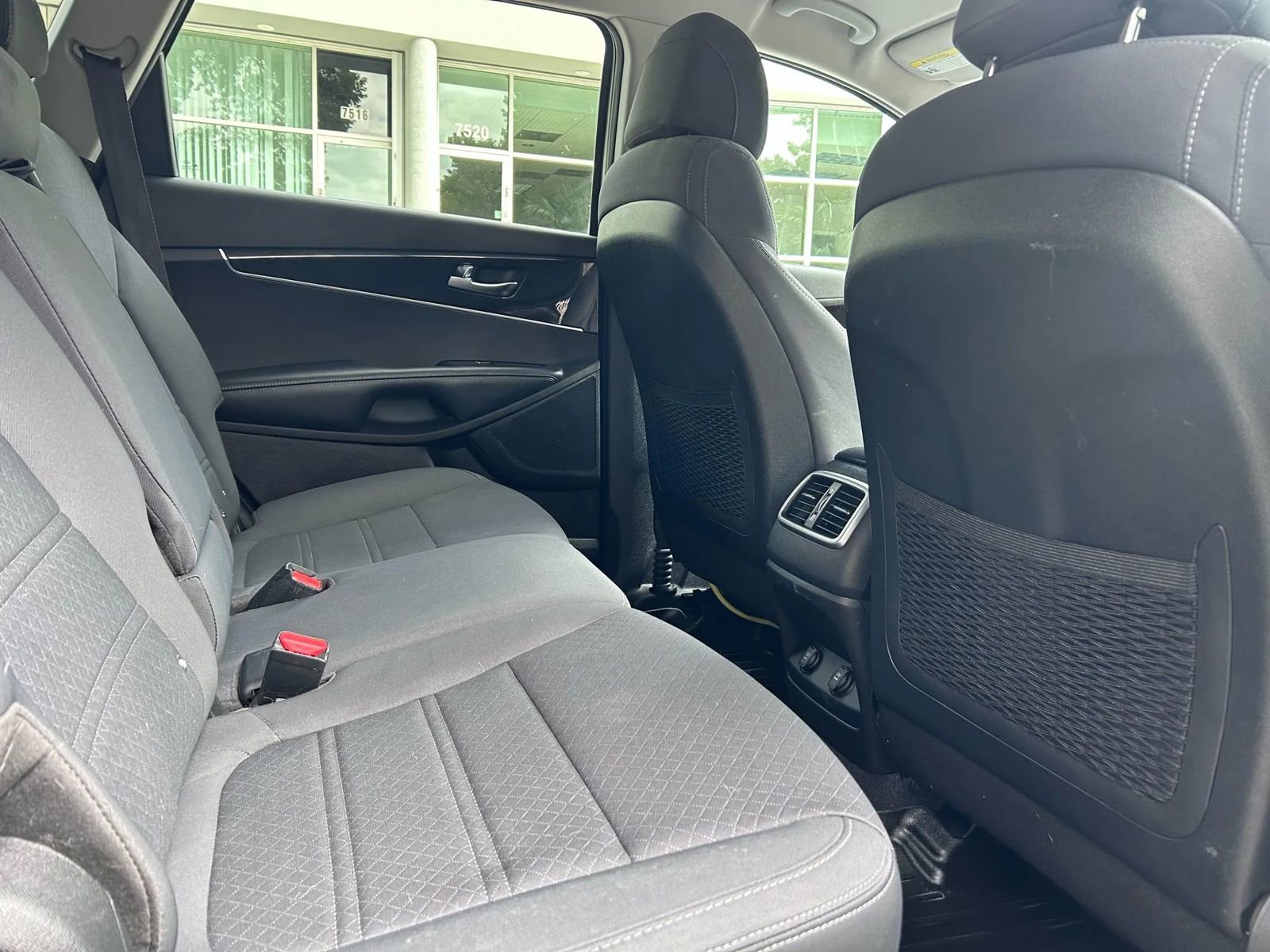 Used 2017 Kia Sorento LX w/ LX Convenience Package image 26