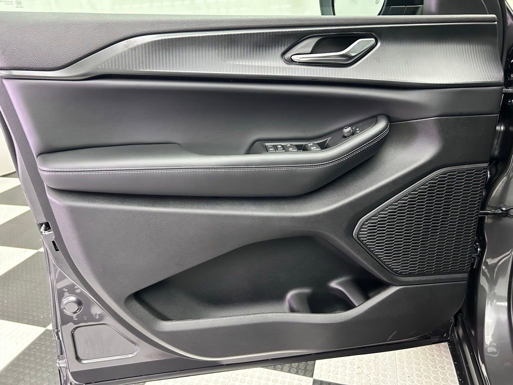 New 2025 Jeep Grand Cherokee Laredo X w/ Trailer Tow Package image 13