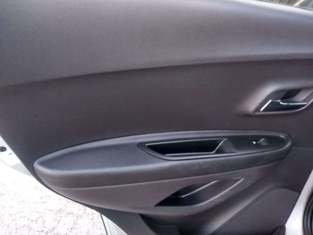 Used 2018 Chevrolet Trax LS image 20