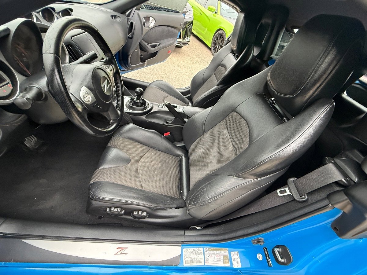 Used 2010 Nissan 370Z Touring RWD image 17