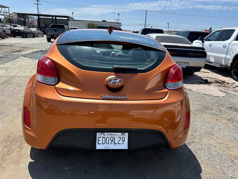 Used 2017 Hyundai Veloster FWD image 9
