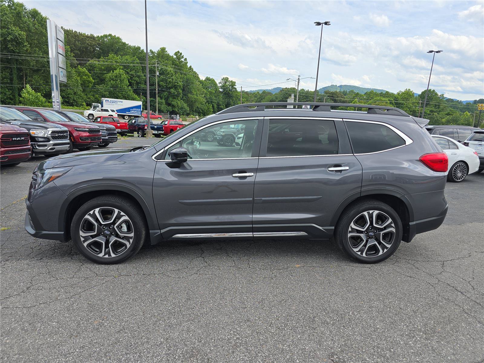 Used 2024 Subaru Ascent Touring AWD/4WD image 6
