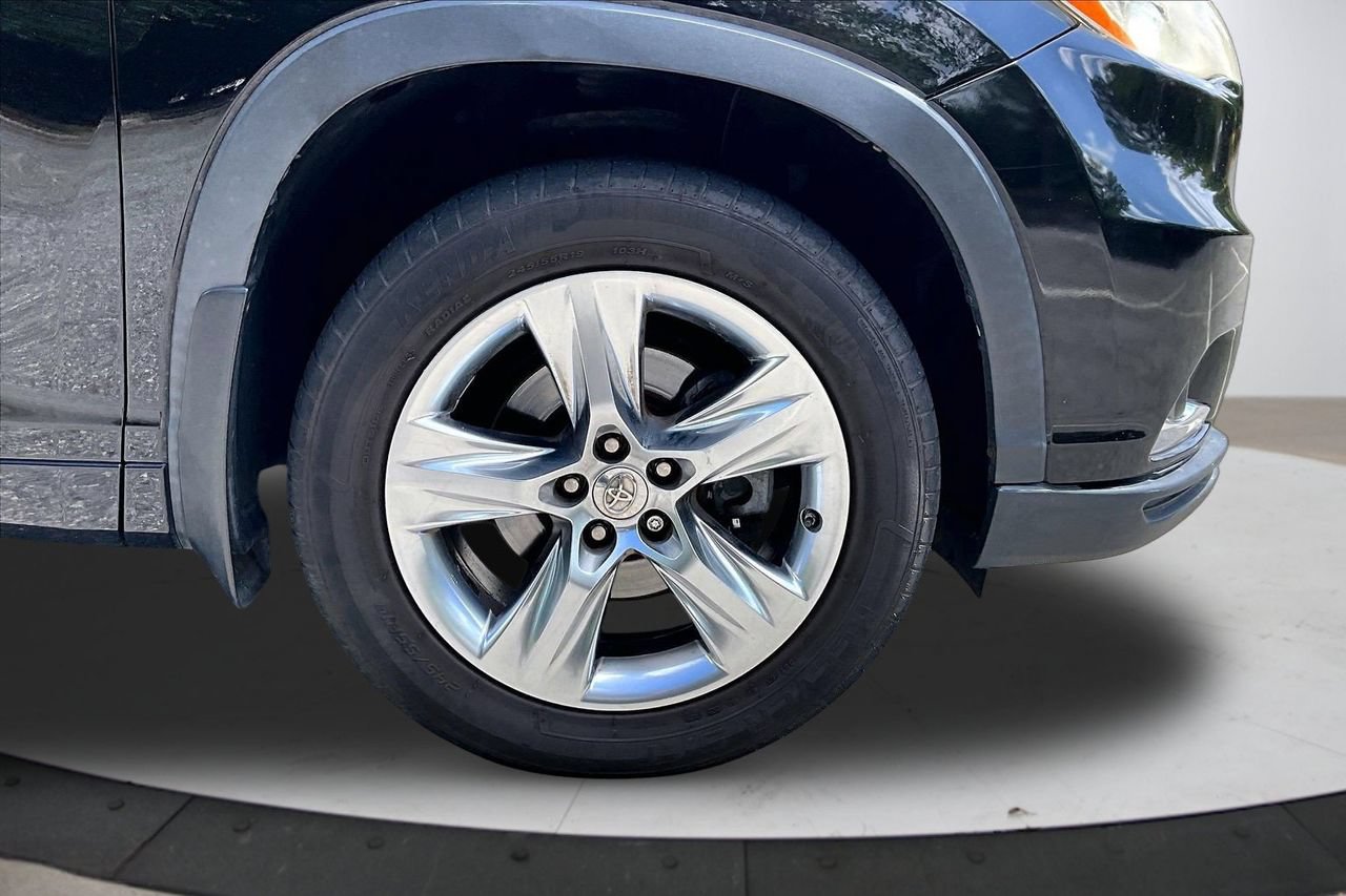 Used 2015 Toyota Highlander Limited w/ Driver Technology Package AWD/4WD image 36
