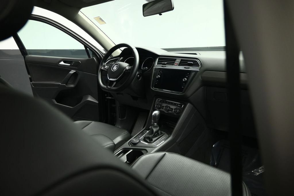 Used 2018 Volkswagen Tiguan SE w/ Panoramic Sunroof Package AWD/4WD image 63