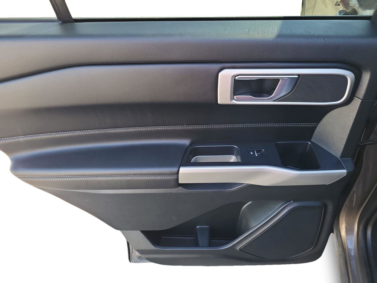 Used 2021 Ford Explorer XLT w/ Equipment Group 202A image 17