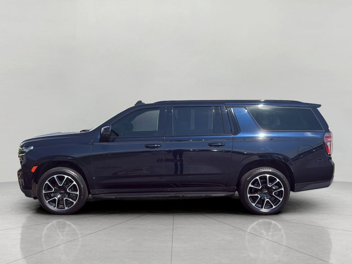 Used 2023 Chevrolet Suburban RST w/ Luxury Package AWD/4WD image 7