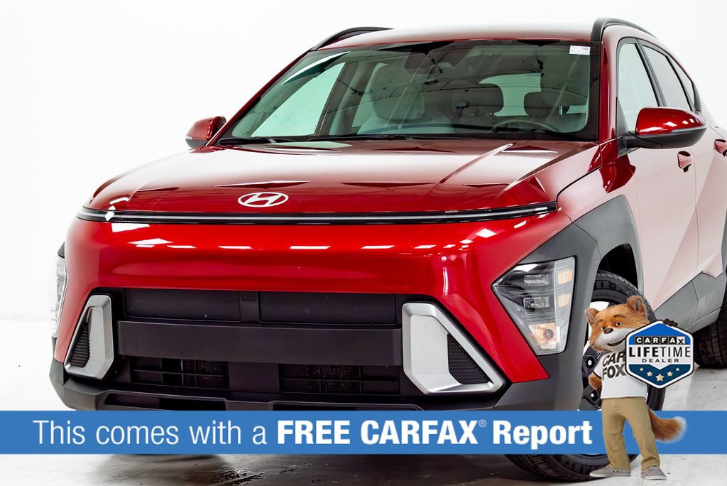 Used 2025 Hyundai Kona SEL FWD image 2
