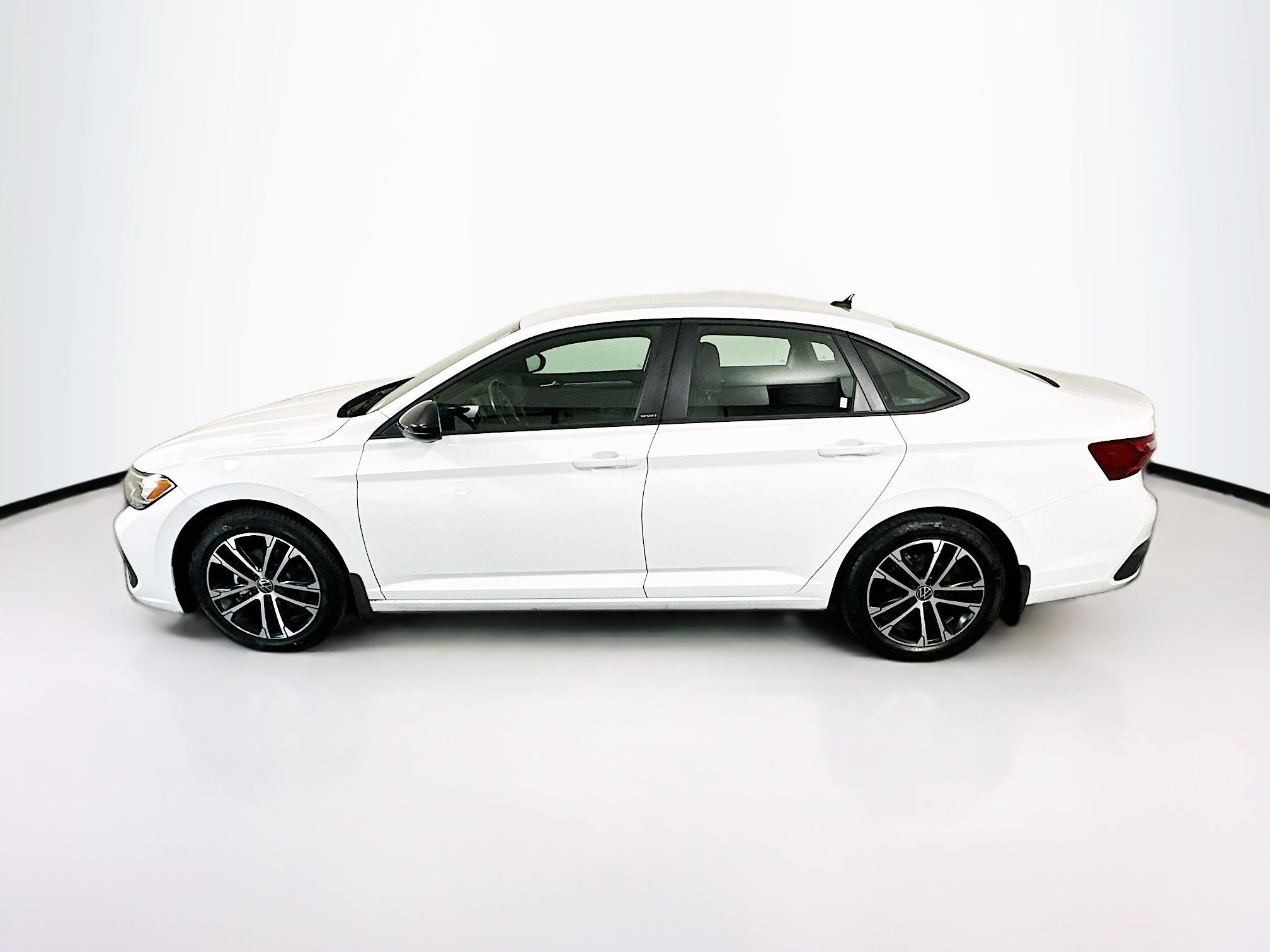 Used 2024 Volkswagen Jetta Sport image 4