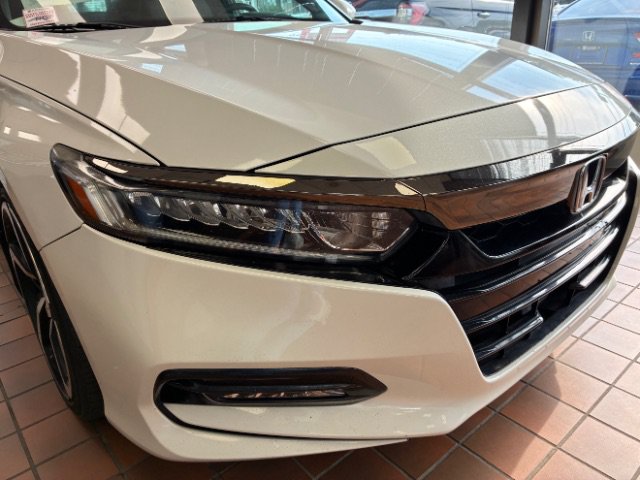 Used 2018 Honda Accord Sport image 2