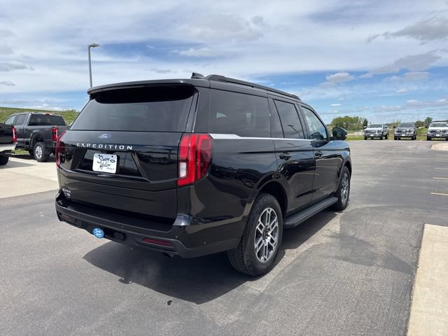 Used 2025 Ford Expedition Active AWD/4WD image 5
