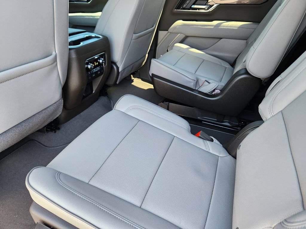 New 2026 GMC Yukon XL Elevation w/ Elevation Premium Package AWD/4WD image 10